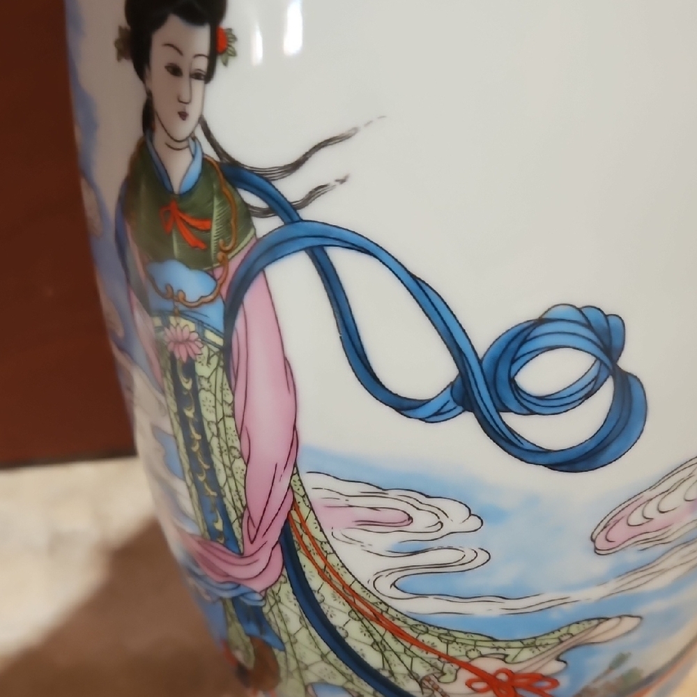 Elegant Ceramic Vase with Asian Motif - Picture 6 of 7